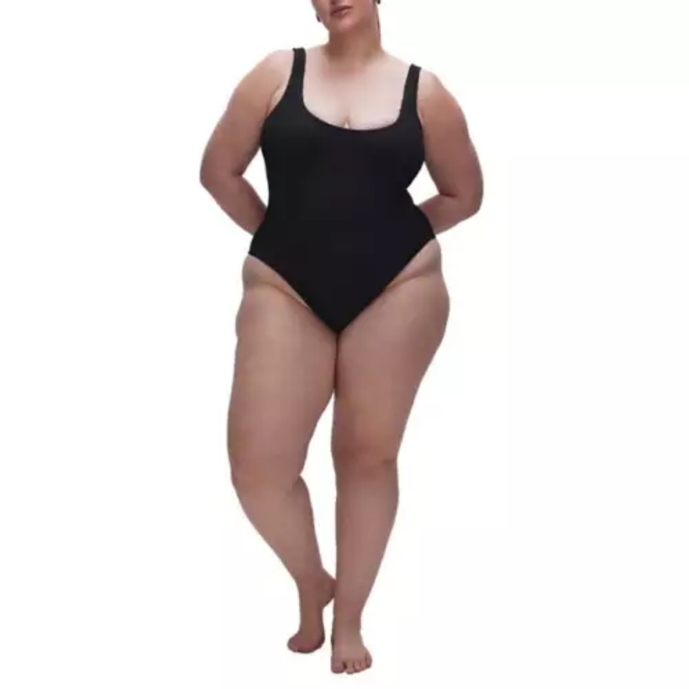 GOOD AMERICAN BLACK SWIMMING SUIT.